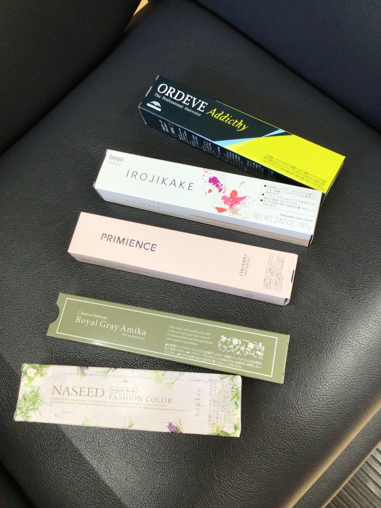 POPIIで使用する複数種類のヘアカラー剤